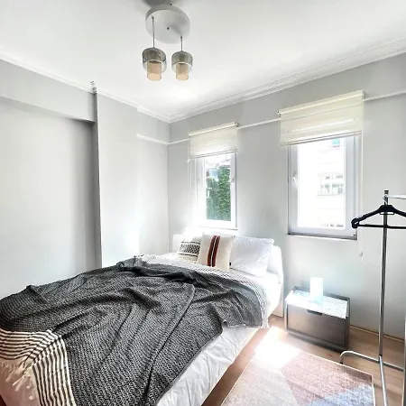 Lejlighed Stylish Cihangir 2br, 3ac, Lift, Building Terrace